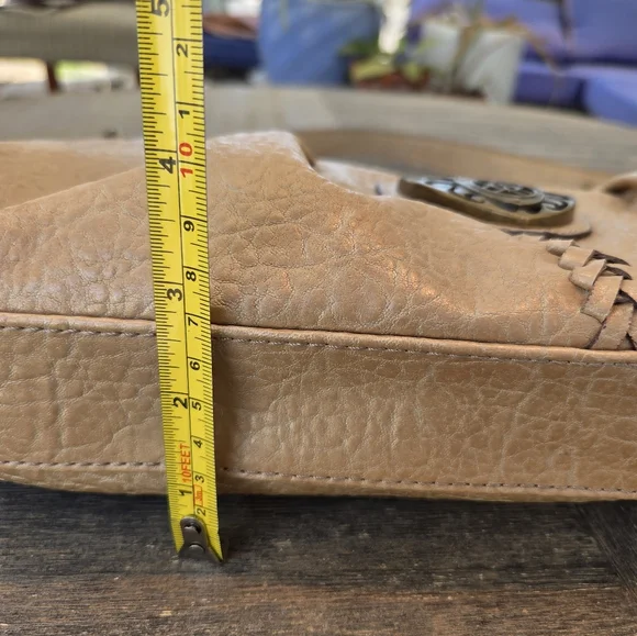 Nicole Miller Beige Y2K Shoulder Bag with Bag Charm and Emblem - Picture 15 of 15